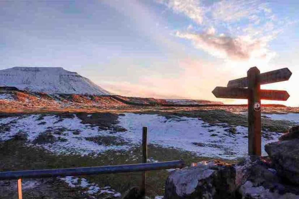 Ingledale Apartment, Ingleton, Yorkshire Dales National Park, Famous Three Peaks, Near The Lake District, Pets Are Welcome Ingleton  Exterior foto